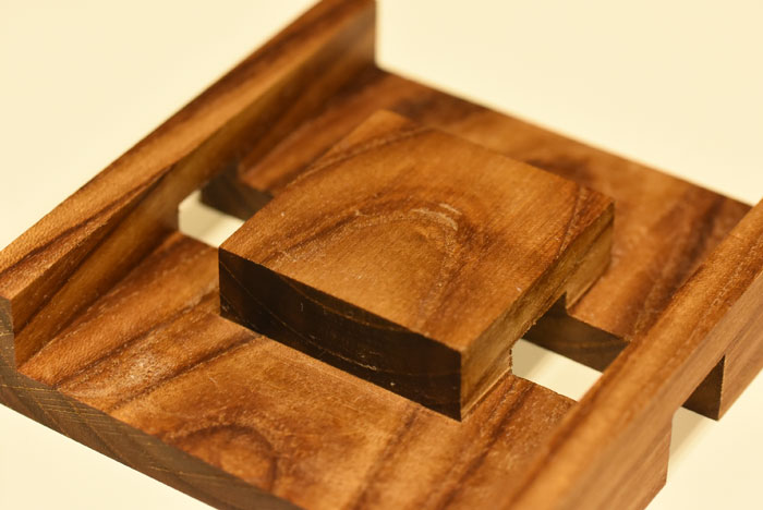木製iPhoneスタンド